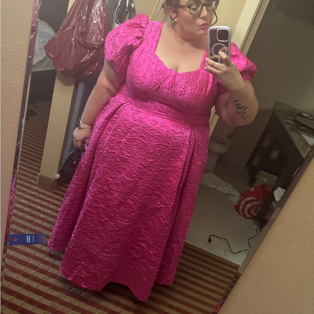 Ivy City Portia Dress in Pink Jacquard - 26W - Picture 5 of 5